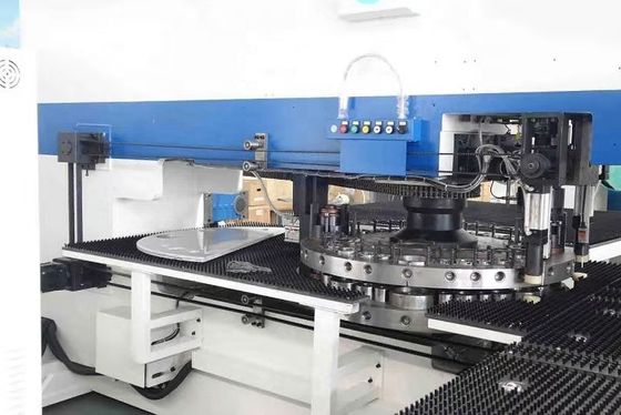 Otomatik İndeksli Servo Tip CNC Taret Punch Pres Makinesi 30 ton