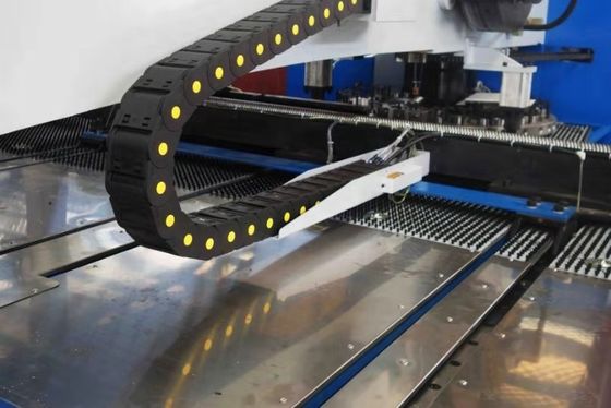 Almanya Teknolojisi Servo Taret Delme Makinesi 30TON Metal Sac