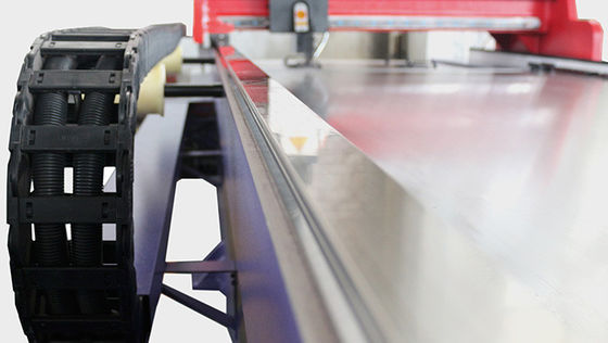 Planya Kesme CNC V Kanal Açma Makinası Dört Taraflı İki Driction 8.5 KW